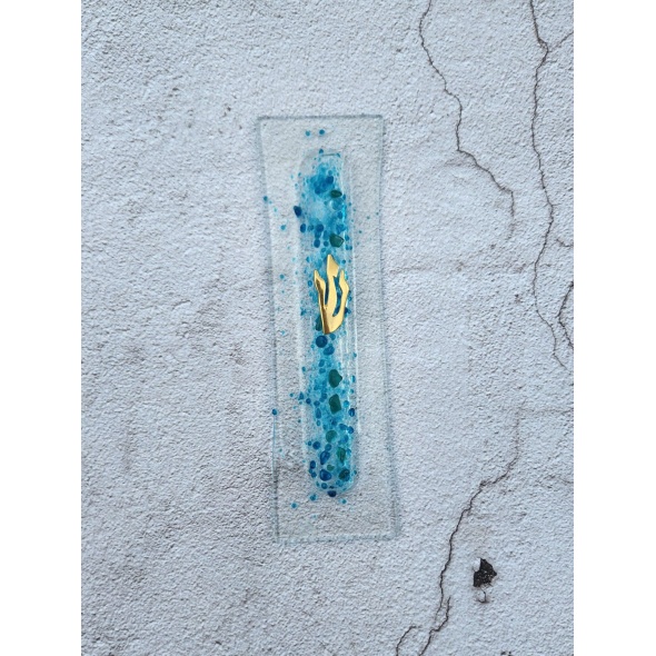 בית מזוזה מזכוכית שקופה עם נגיעות של זכוכית כחולה